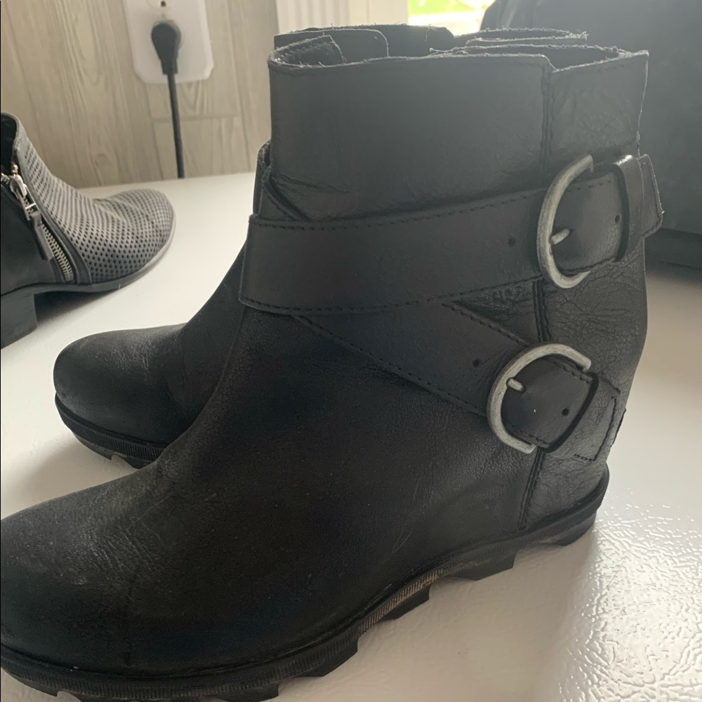 Womens size 9 Sorel wedge boot